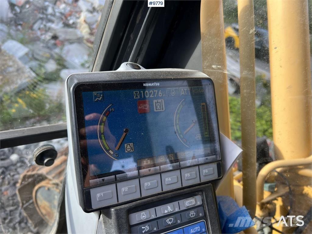 Komatsu PC210LC-8 Roomikekskavaatorid