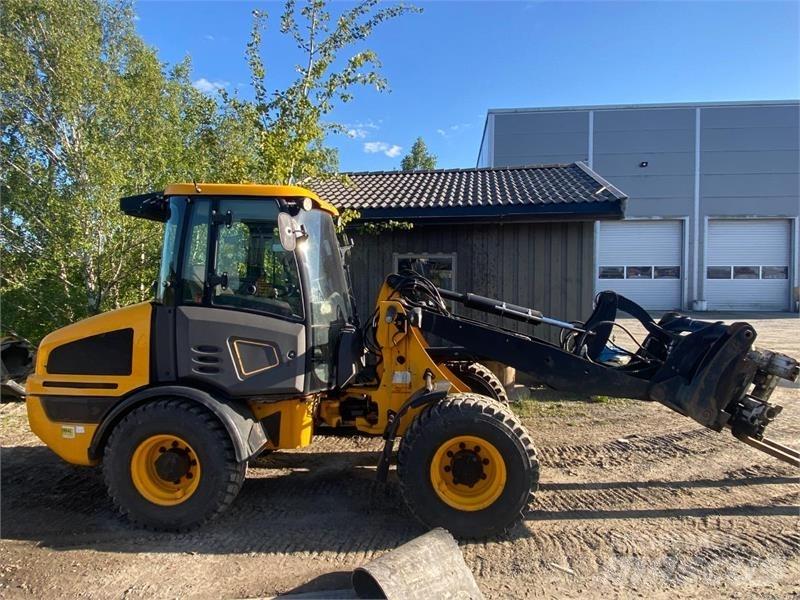 JCB 407 Rataslaadurid