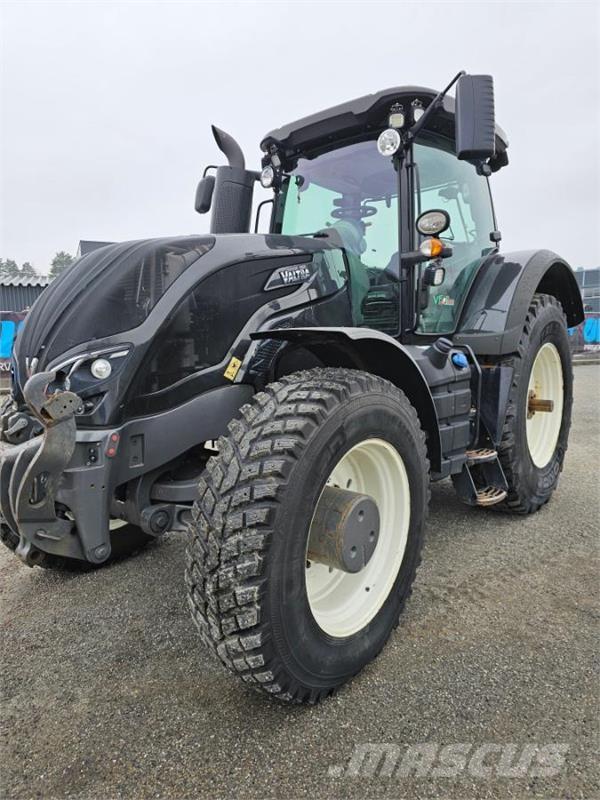 Valtra S374 Traktorid