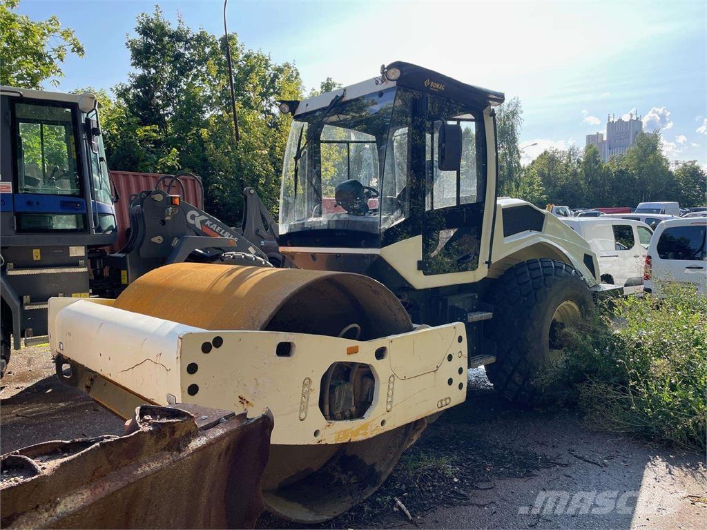 Bomag BW 211-5 Ühe trumliga rullid
