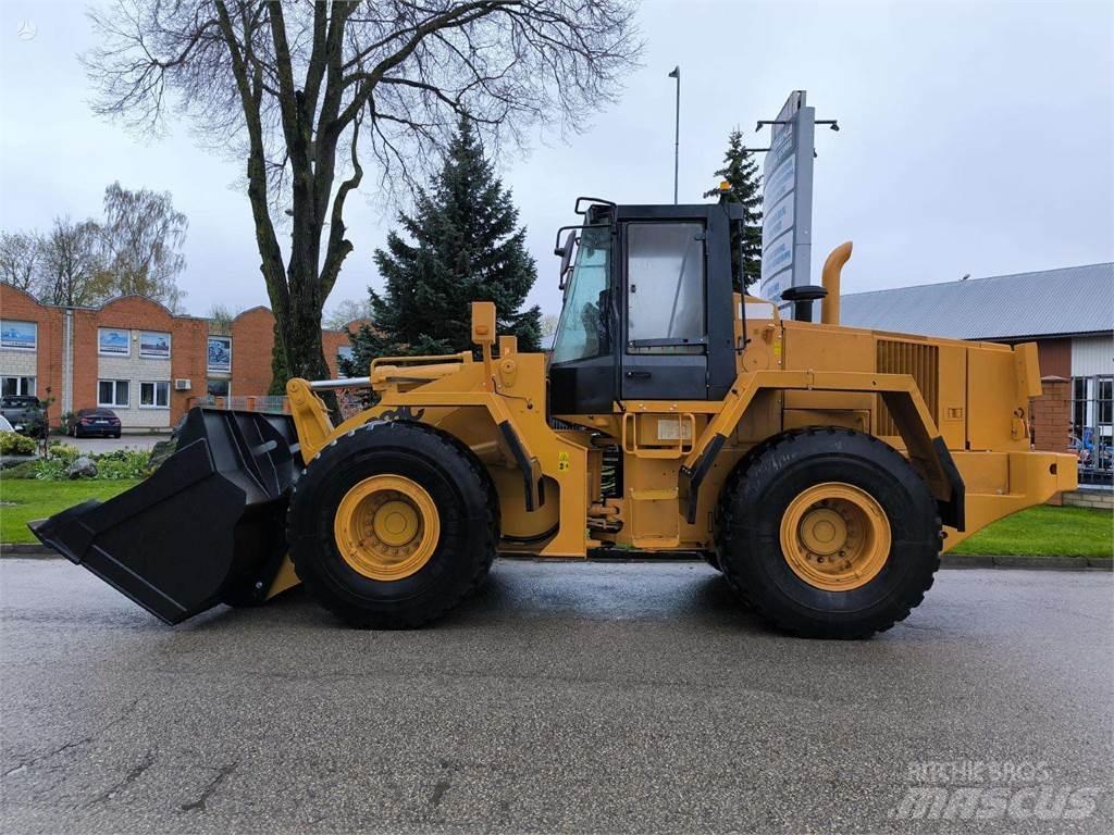 CASE 821C Rataslaadurid