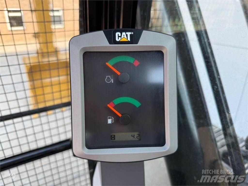 CAT 320D3 Roomikekskavaatorid