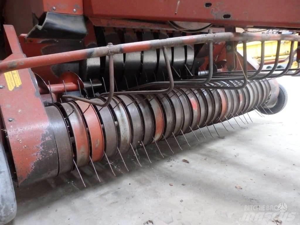 Hesston 4900 Ruloonpressid