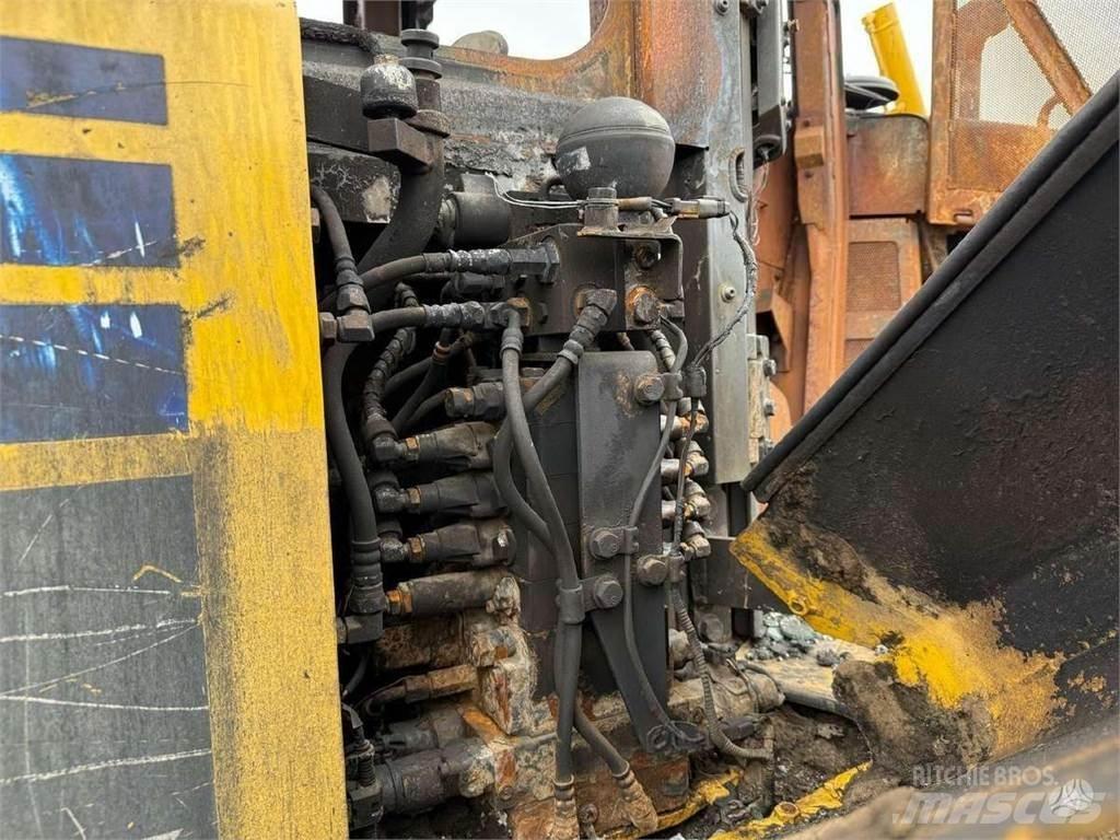 Komatsu D65WX-18 Buldooserid