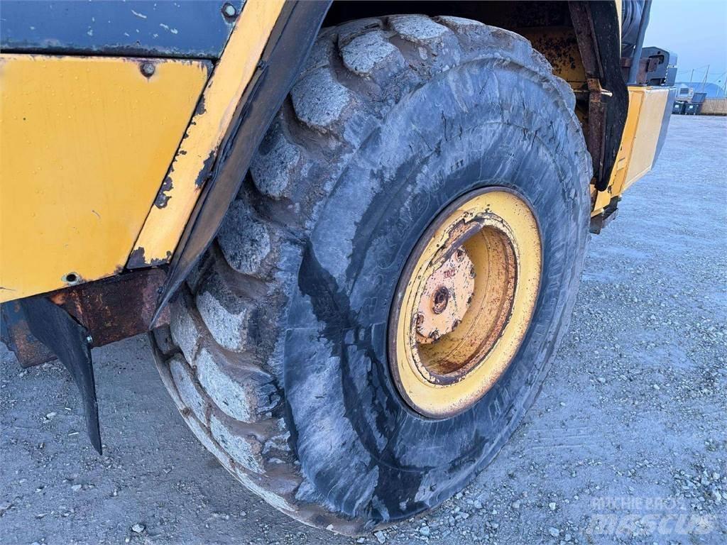 Komatsu HM 400-2 Liigendraamiga pinnaseveokid