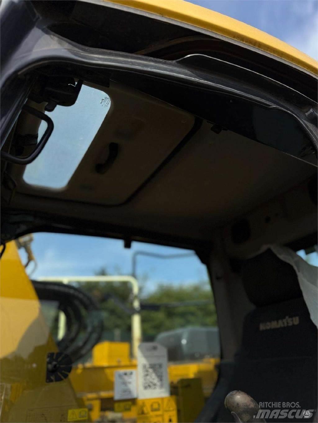Komatsu PC138US Roomikekskavaatorid