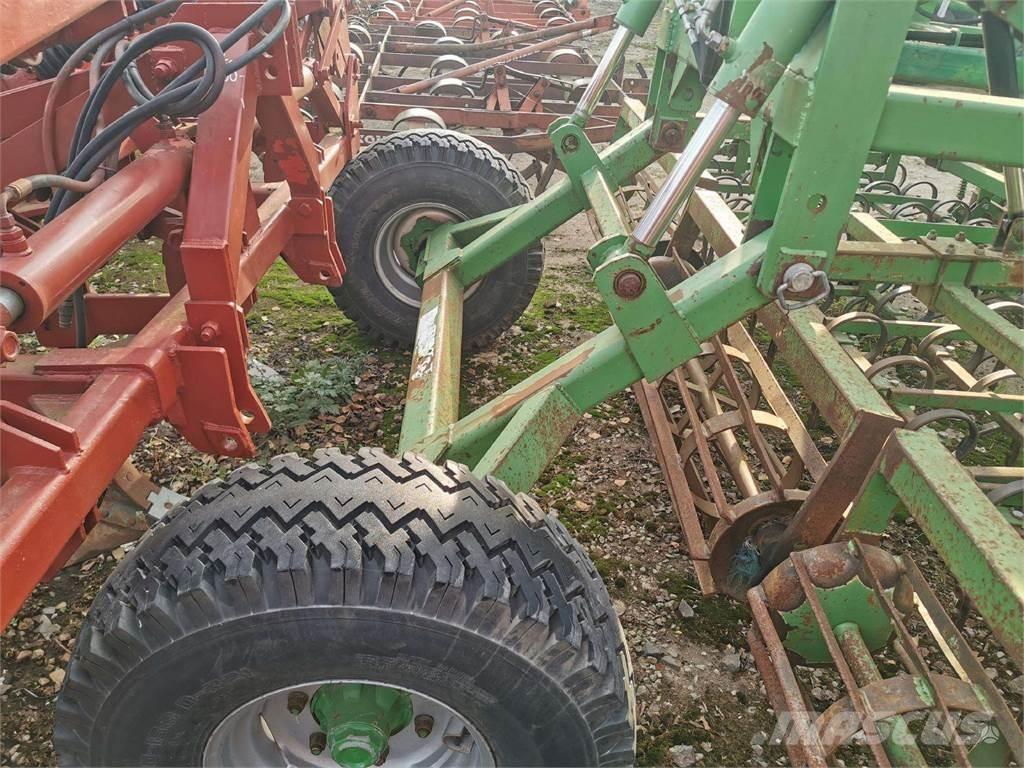 Laumetris KLG 7 Äkked