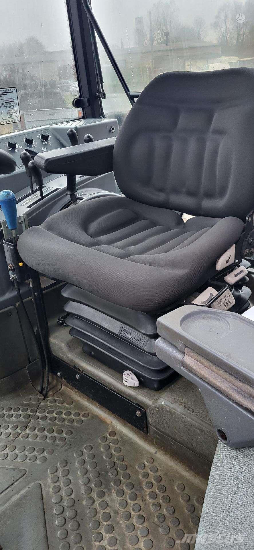 New Holland 7740 Traktorid