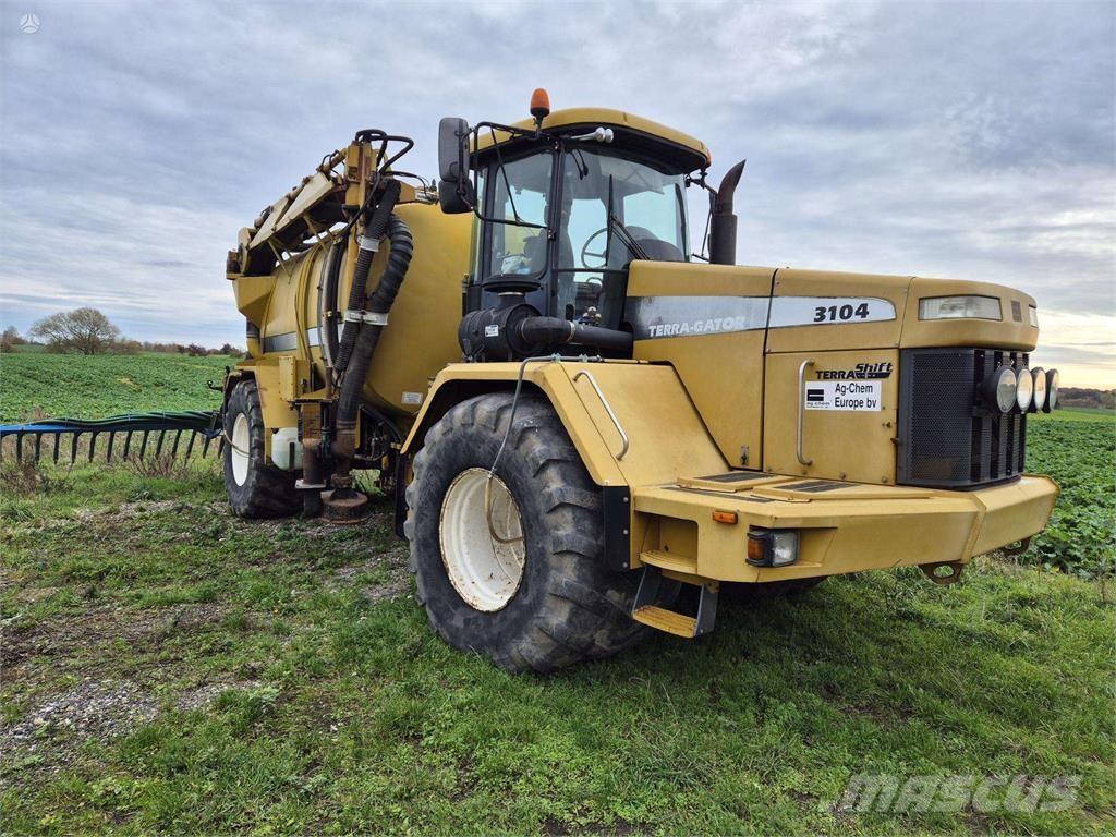 TerraGator 3104 Iseliikuvad pritsid