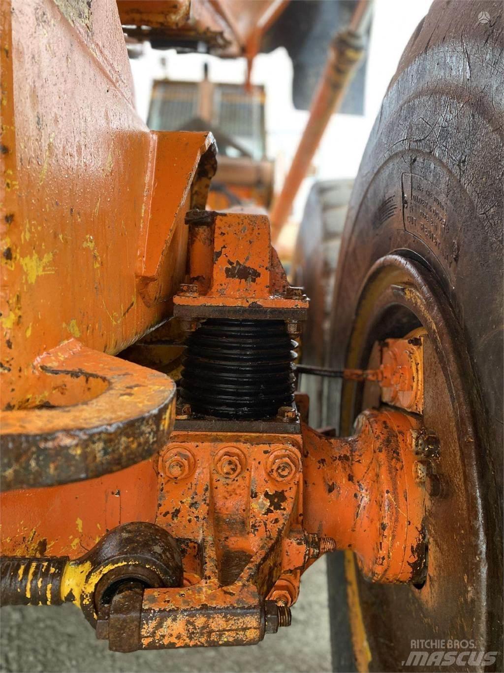 Volvo A25C , Nr.1 Liigendraamiga pinnaseveokid