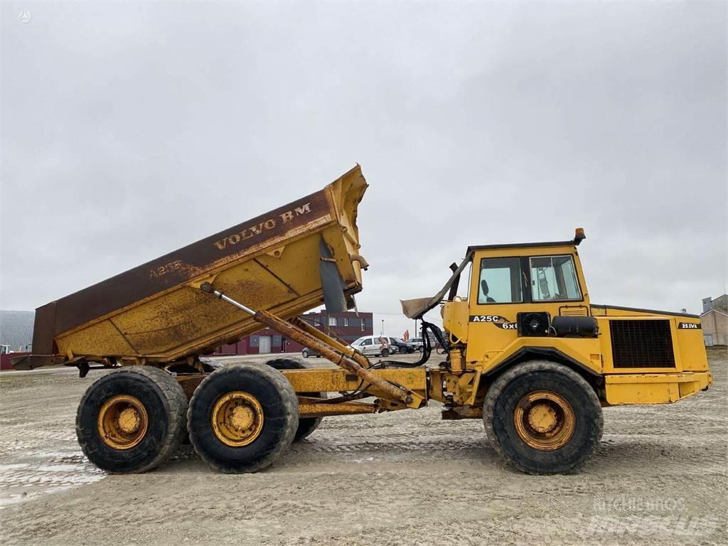 Volvo A25C , Nr.2 Liigendraamiga pinnaseveokid