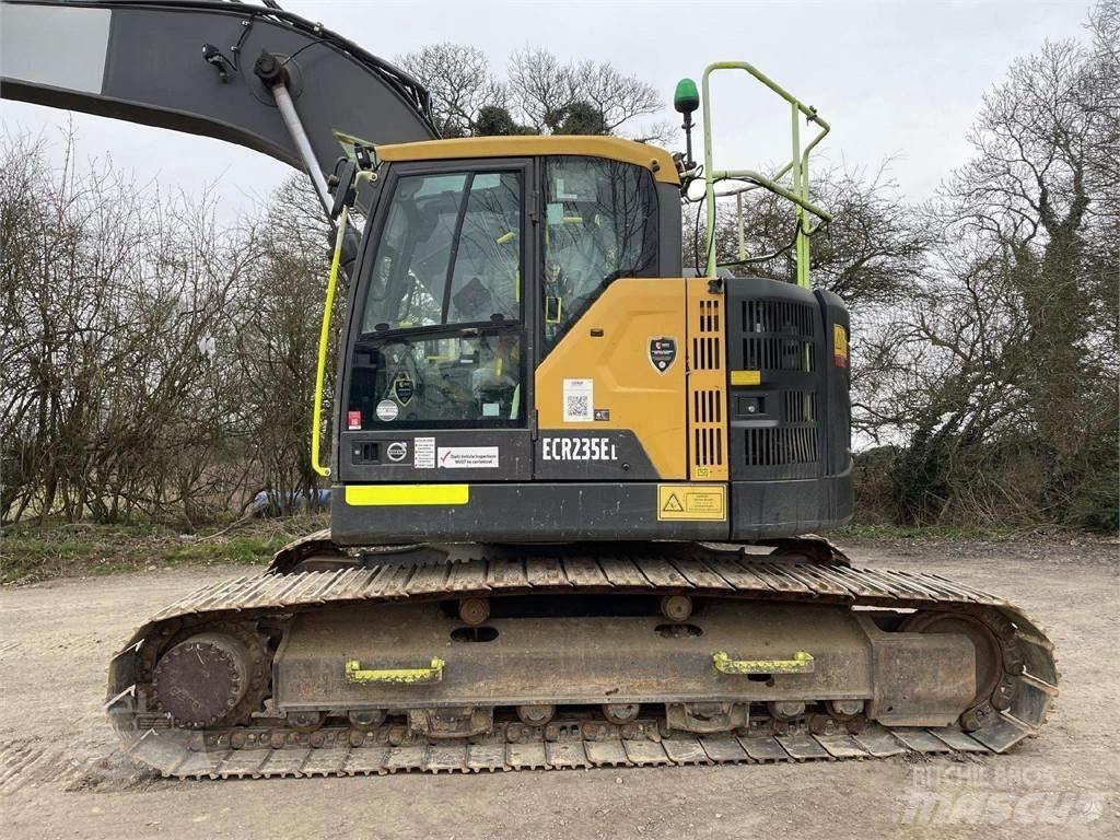 Volvo ECR235EL Roomikekskavaatorid