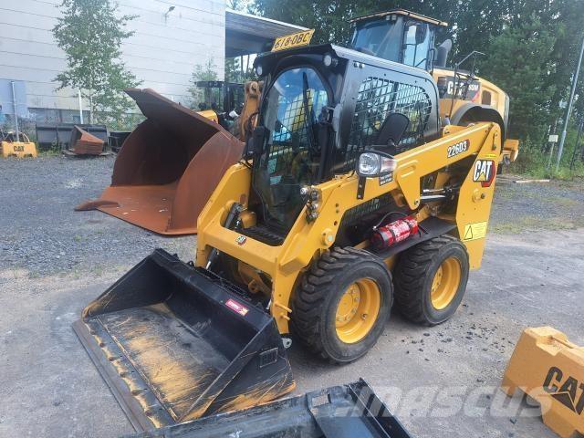 CAT 226D3 Rataslaadurid