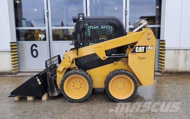 CAT 226D3 Rataslaadurid