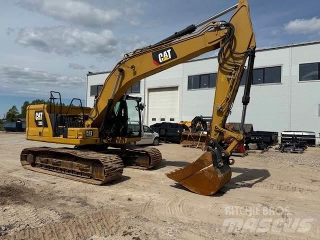 CAT 320 Roomikekskavaatorid