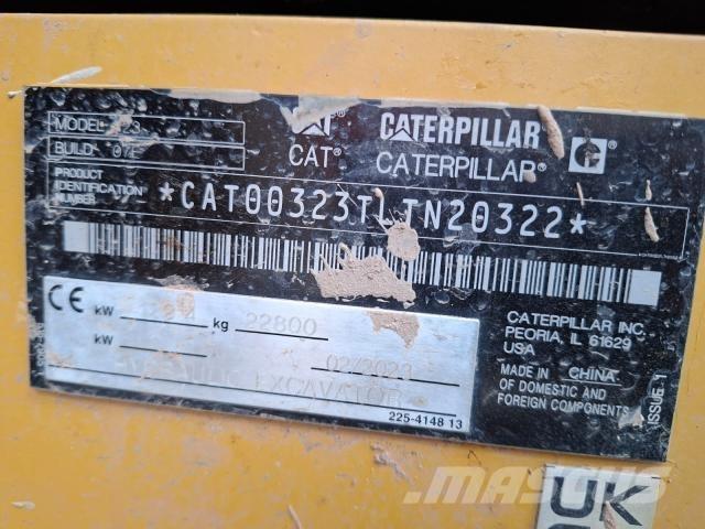 CAT 323 Roomikekskavaatorid