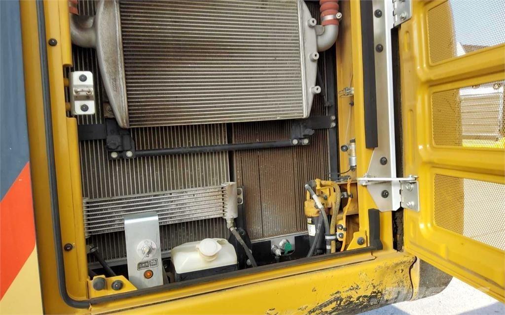 CAT 330F LN OQ80 Roomikekskavaatorid