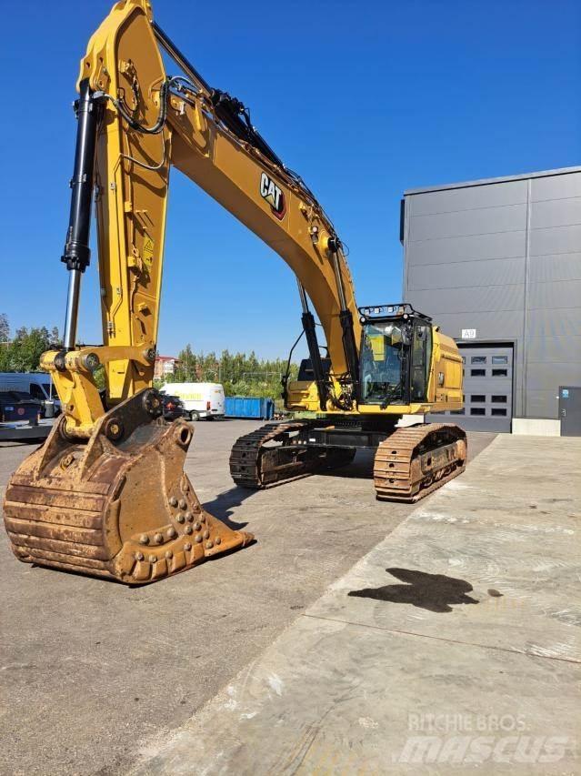 CAT 352 Roomikekskavaatorid