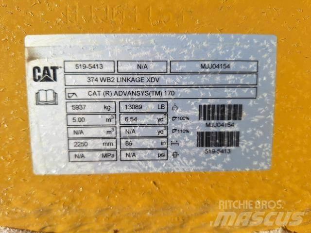 CAT 374 Roomikekskavaatorid