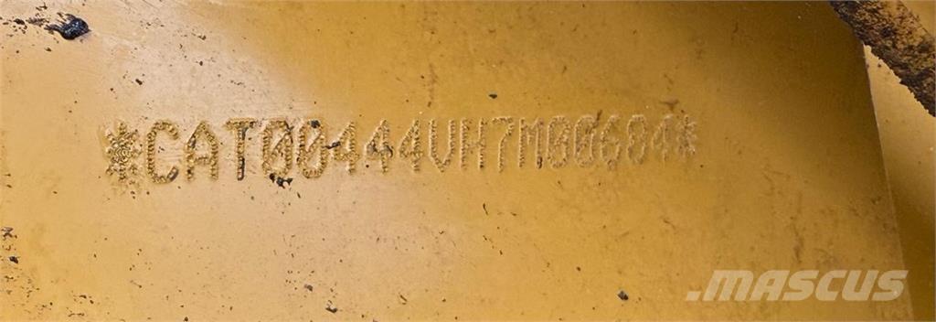 CAT 444 Ekskavaatorlaadurid