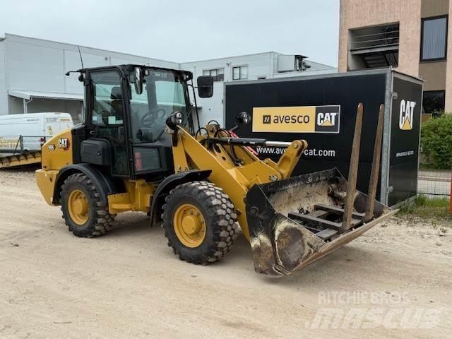 CAT 906 Rataslaadurid