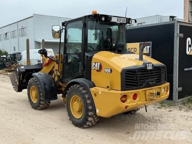 CAT 906 Rataslaadurid