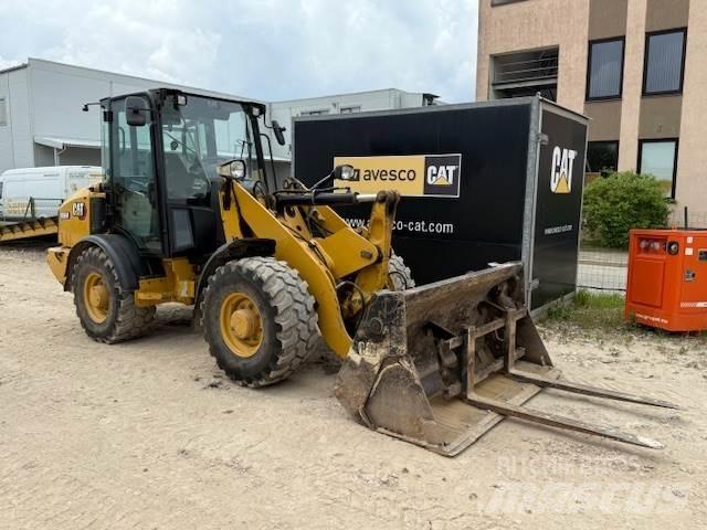 CAT 906 Rataslaadurid