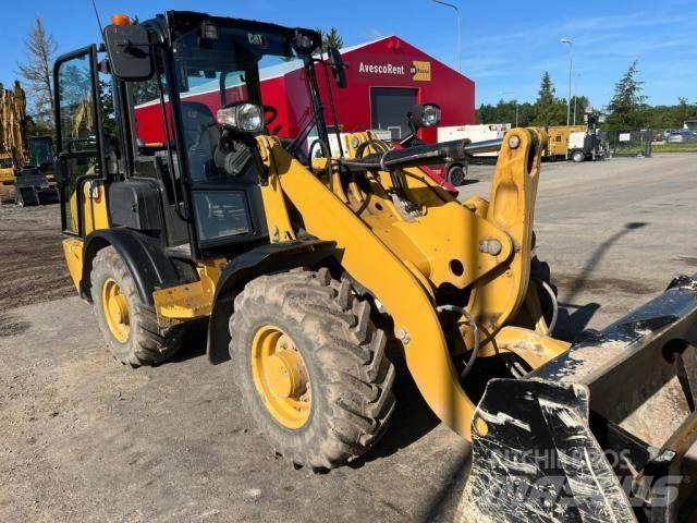 CAT 906 Rataslaadurid