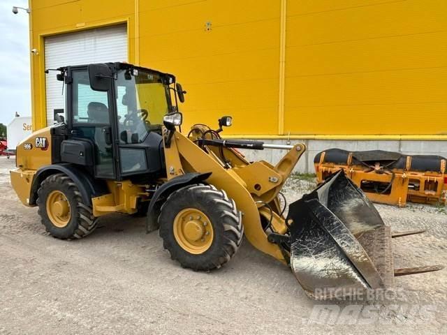 CAT 906-14 Rataslaadurid