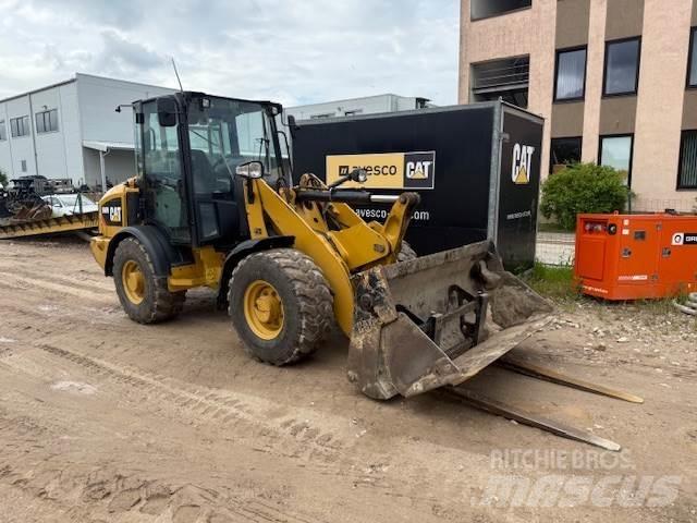 CAT 906M Rataslaadurid