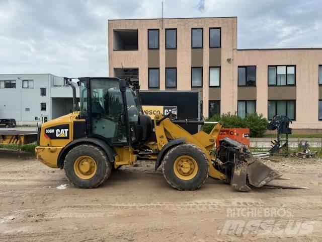 CAT 906M Rataslaadurid