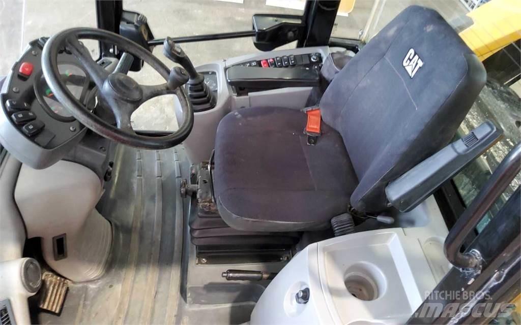 CAT 906M Rataslaadurid
