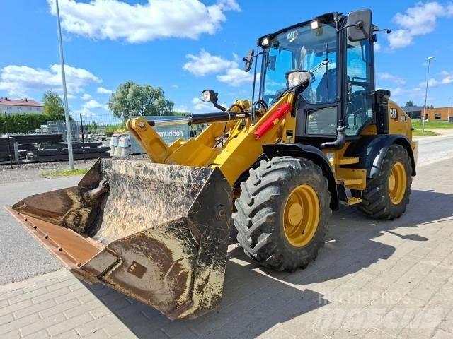 CAT 908 Rataslaadurid