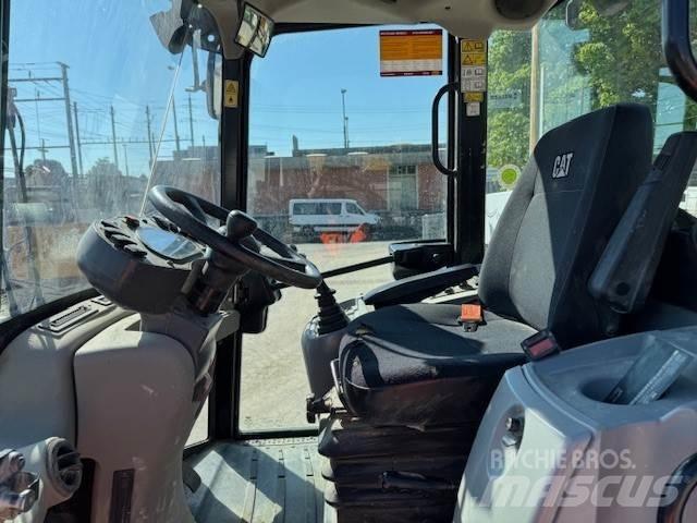 CAT 908M Rataslaadurid