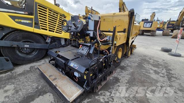 CAT AP300F Asfaldilaoturid