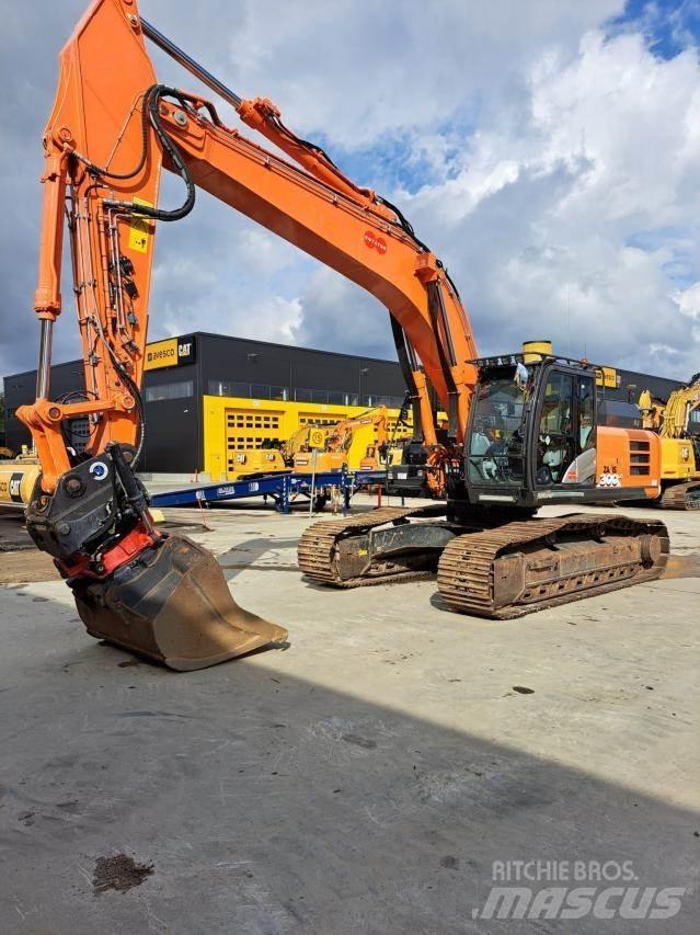 Hitachi ZX300LC-6 Roomikekskavaatorid