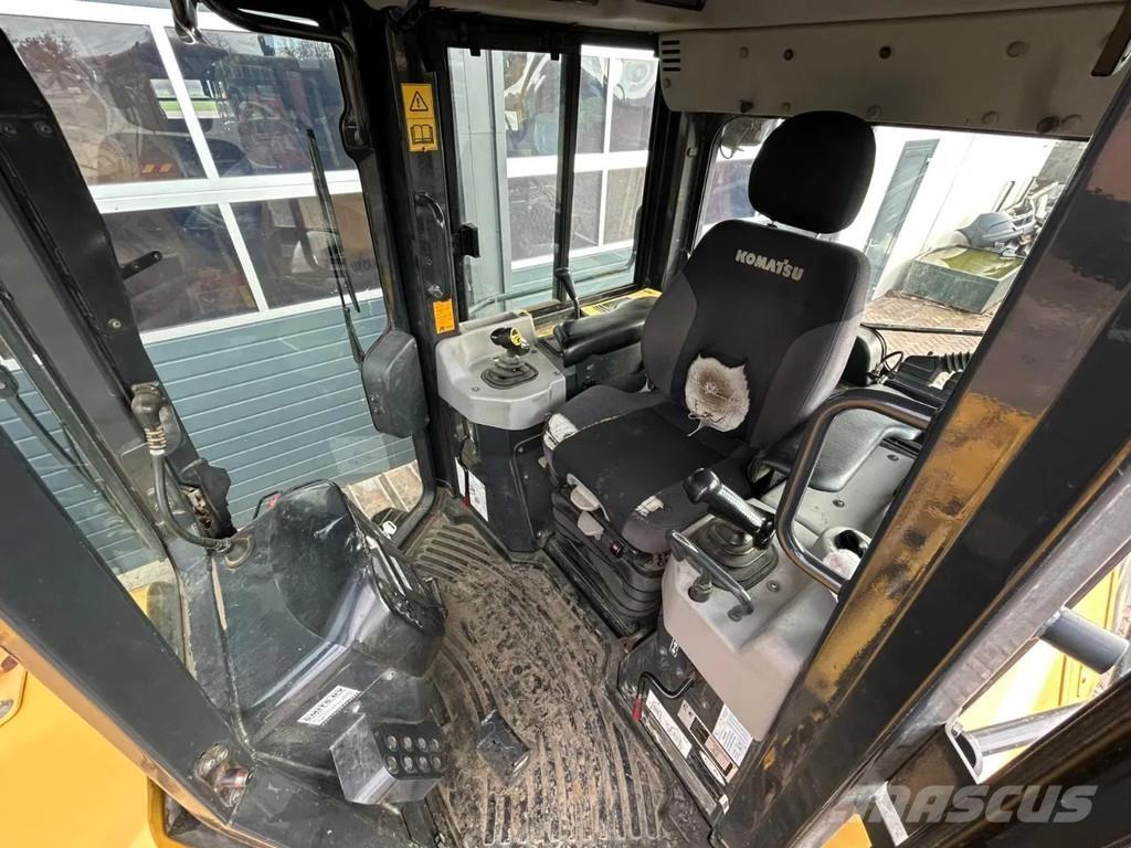 Komatsu D61PX-23 Buldooserid