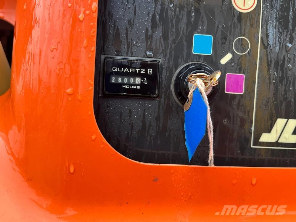 JLG 450 AJ Iseliikuvad poomtõstukid