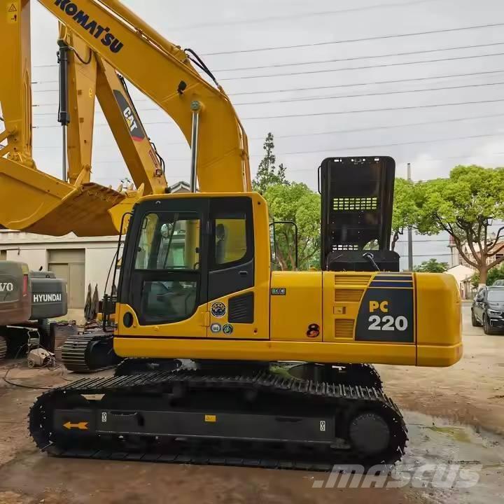 Komatsu PC220-8 Roomikekskavaatorid
