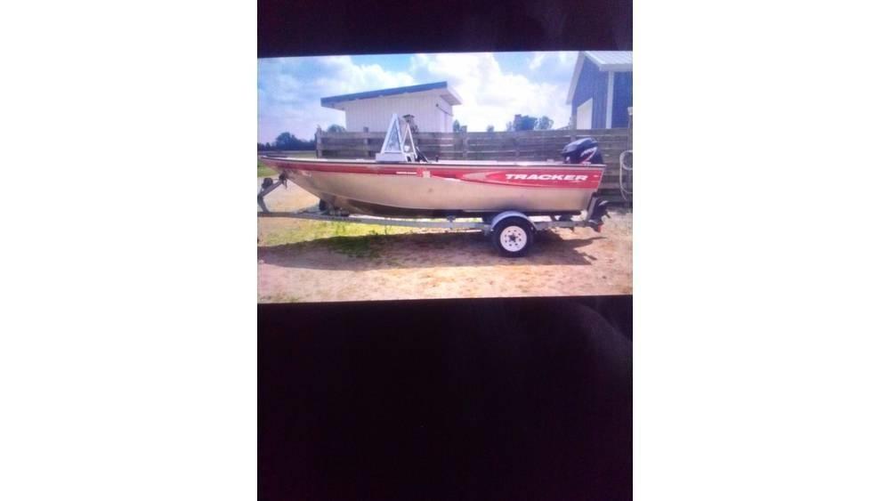  tracker 16 Foot Merendusega seotud mootorid