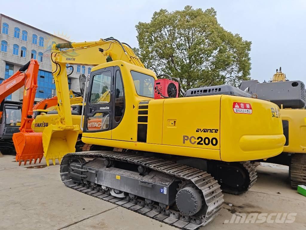 Komatsu PC 200-6 Roomikekskavaatorid