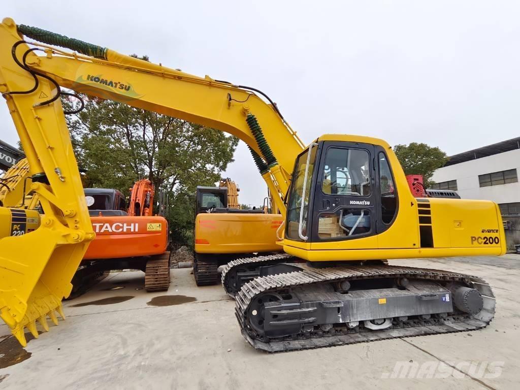 Komatsu PC 200-6 Roomikekskavaatorid