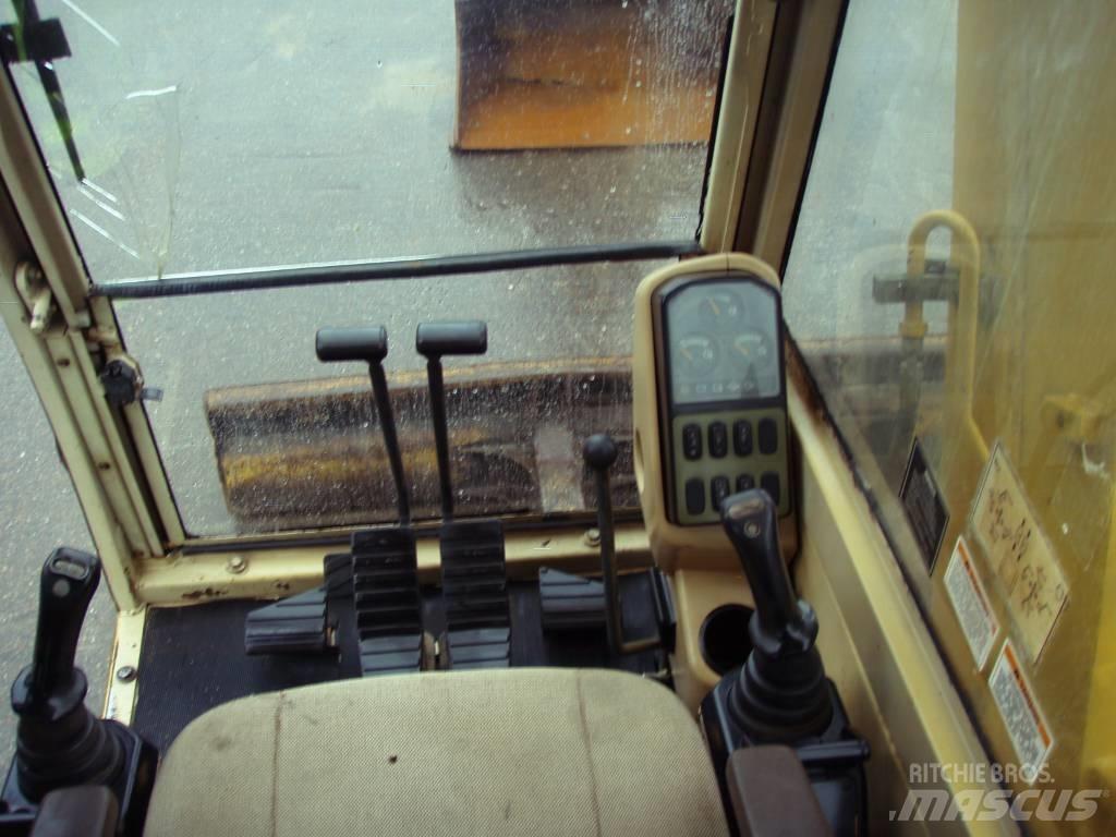 CAT 307 Väikeekskavaatorid 7t-12t