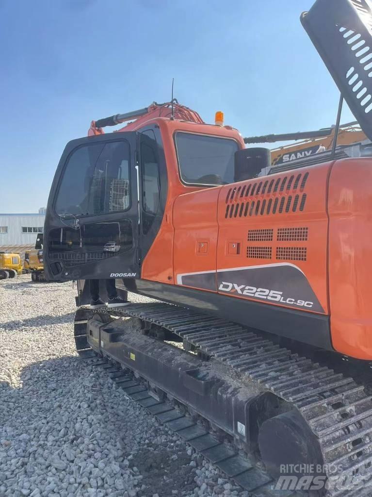 Doosan DX 225LC-9C Roomikekskavaatorid