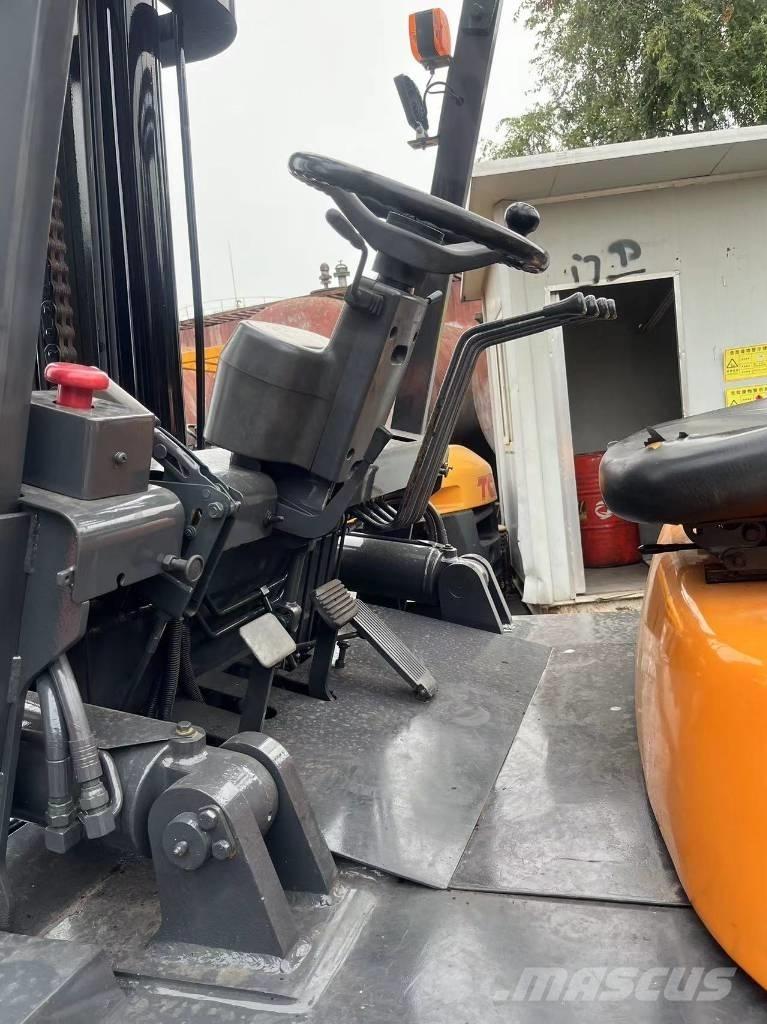 TCM FD 100 Diiseltõstukid