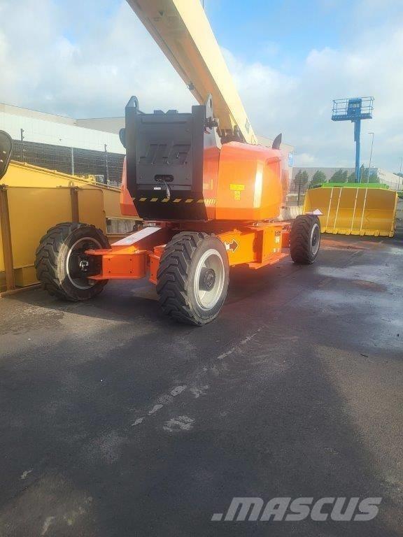 JLG 1500AJP Iseliikuvad poomtõstukid