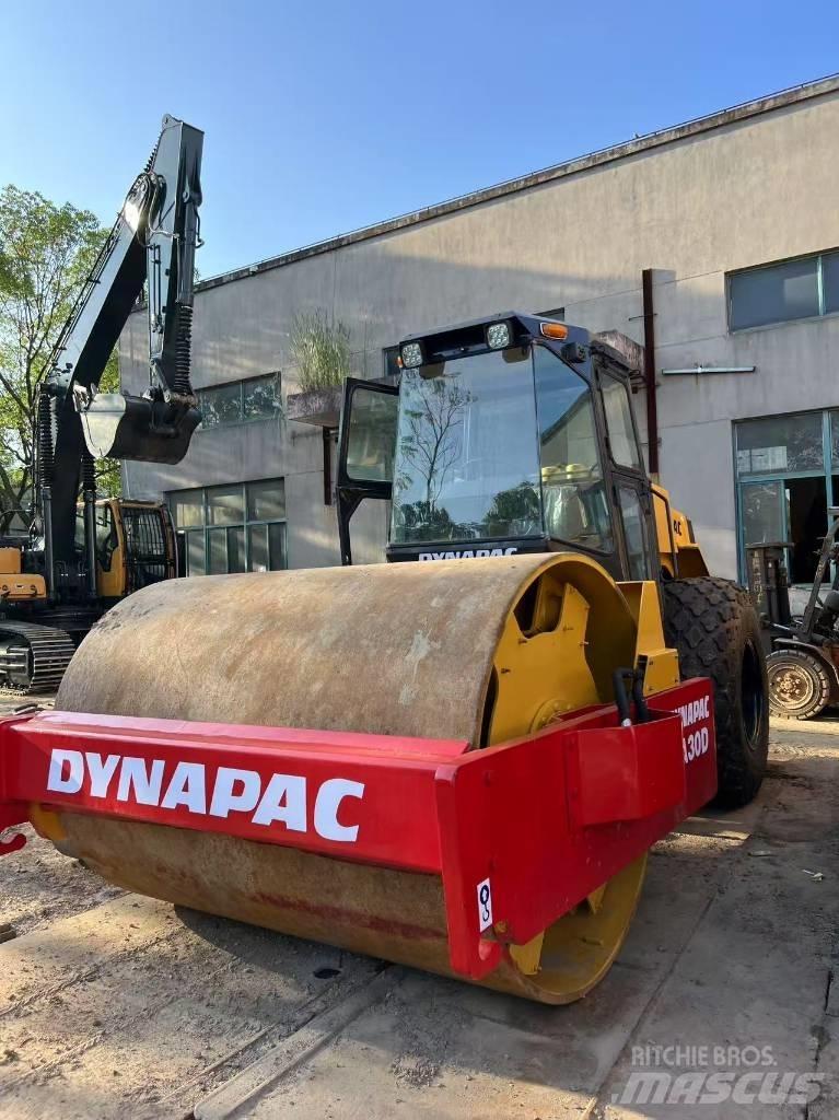 Dynapac CA 30 D Ühe trumliga rullid
