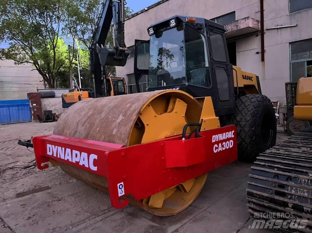 Dynapac CA 30 D Ühe trumliga rullid