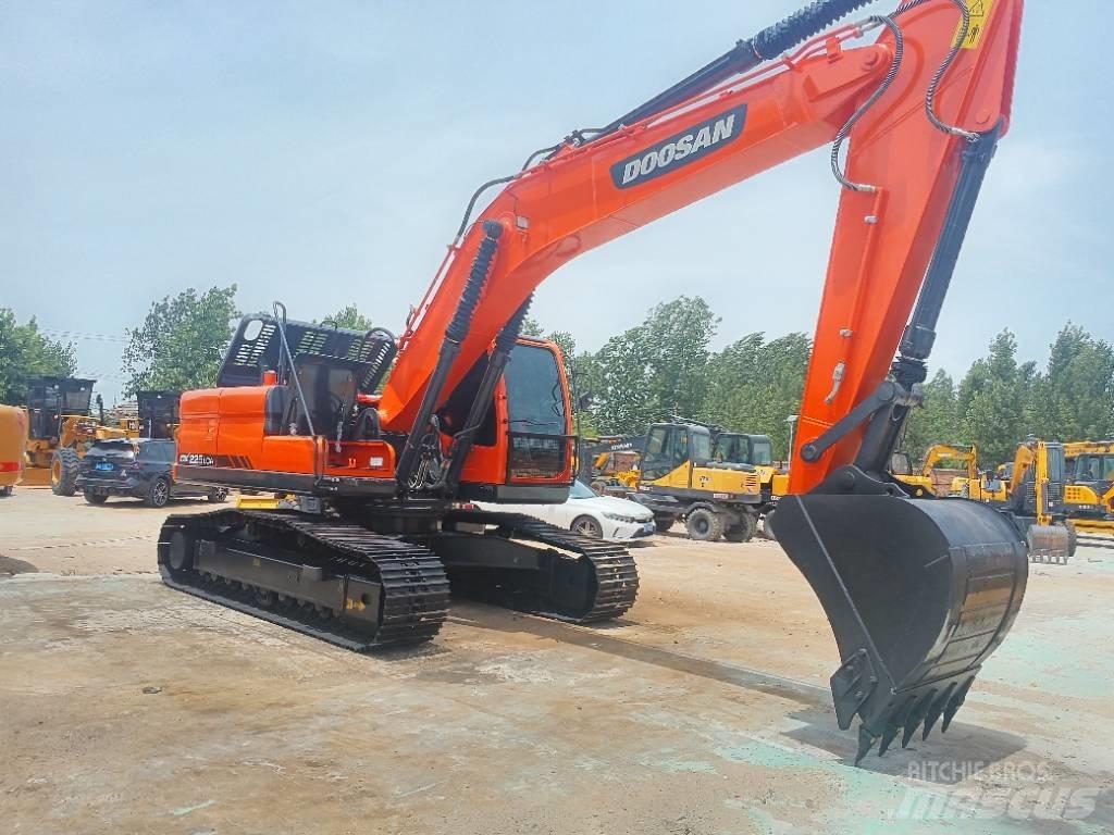 Doosan DX 225 Roomikekskavaatorid