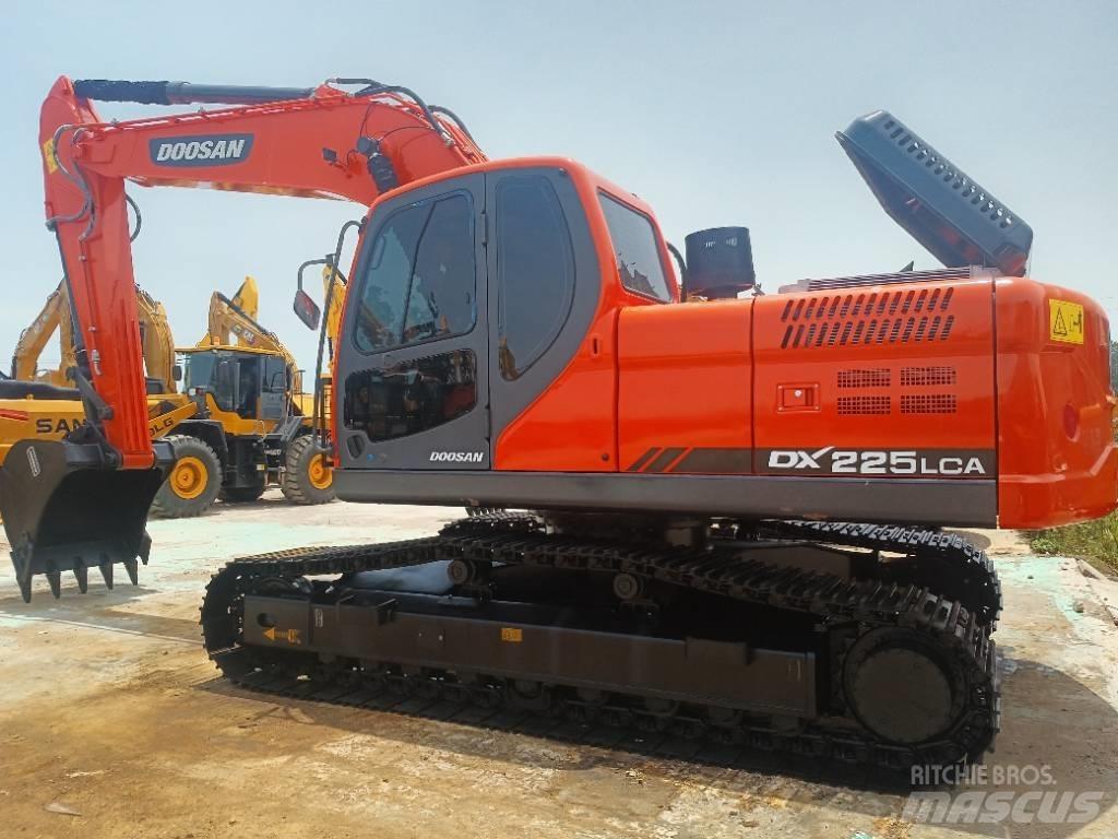 Doosan DX 225 Roomikekskavaatorid